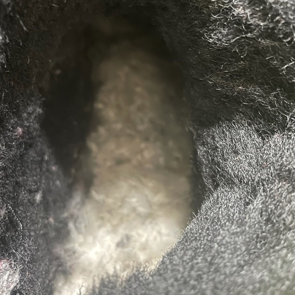 UGG BaiIey Triplet Boots - Picture 6 of 6